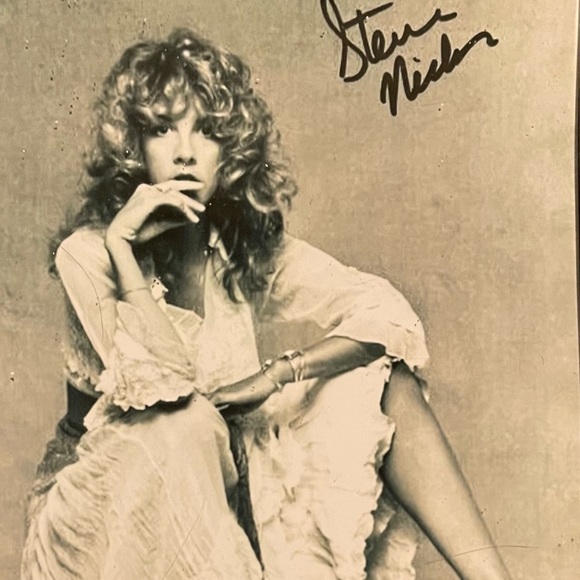 STEVIE NICKS AUTOGRAPHED 8X10 Framed Photo NEW - Picture 2 of 5